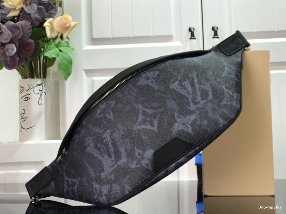 LOUIS BUMBAG DISCOVERY VUITTON 0422